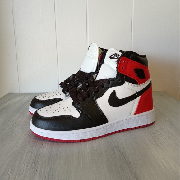 Jordan 1 Retro High Satin Black Toe 2019 Women's Size 6 - Picture 2 of 15